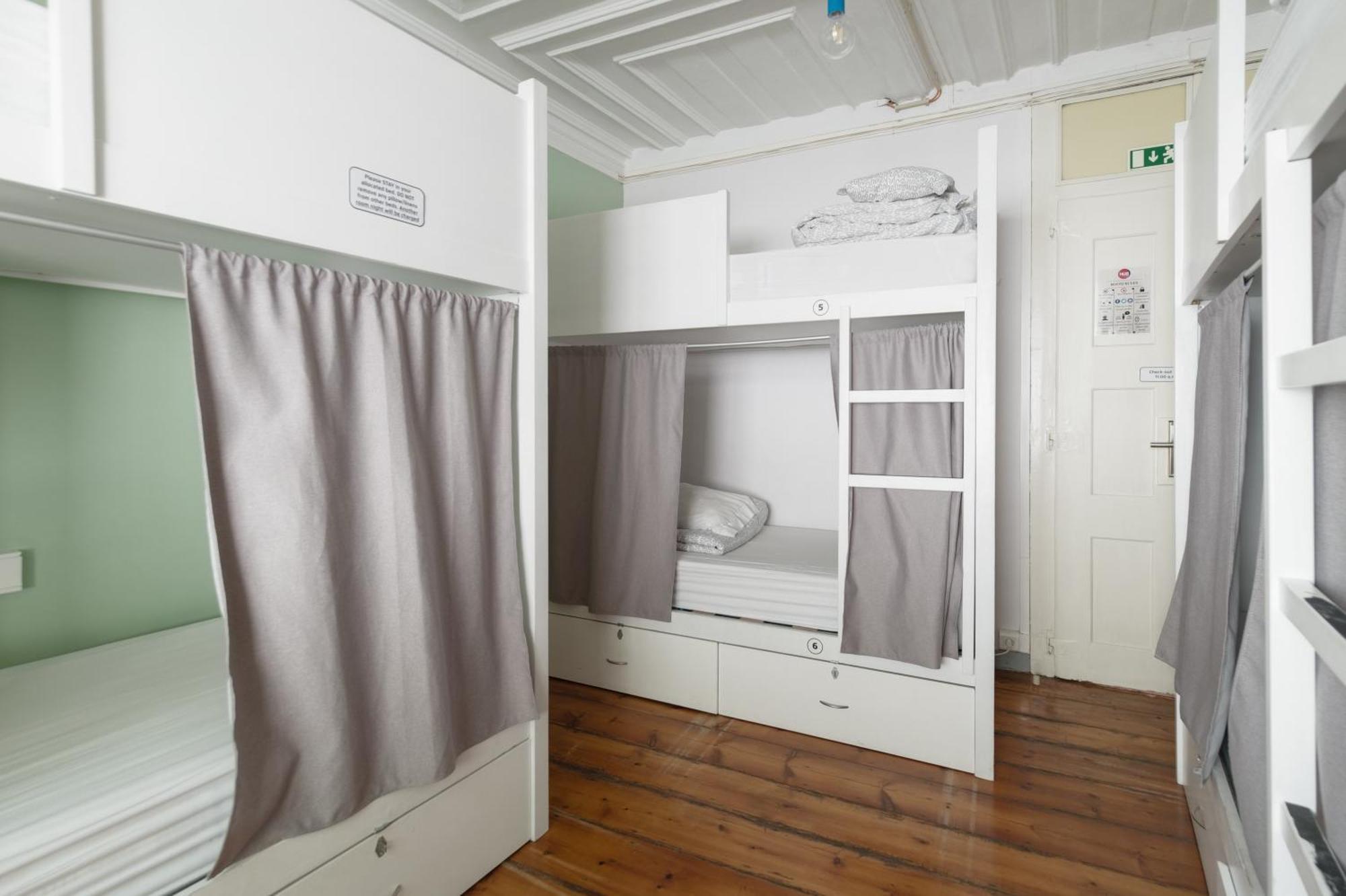 Cama en habitación compartida mixta de 6 camas